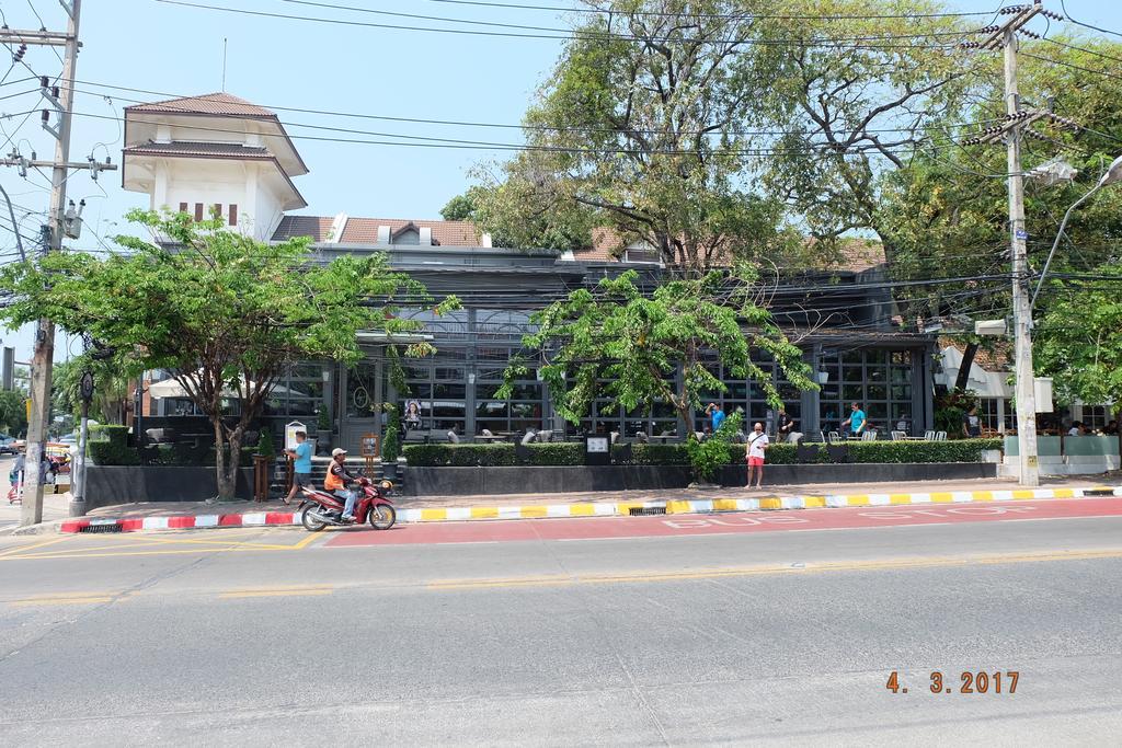 Piccolo Restaurant And Guest House Pattaya Exteriör bild