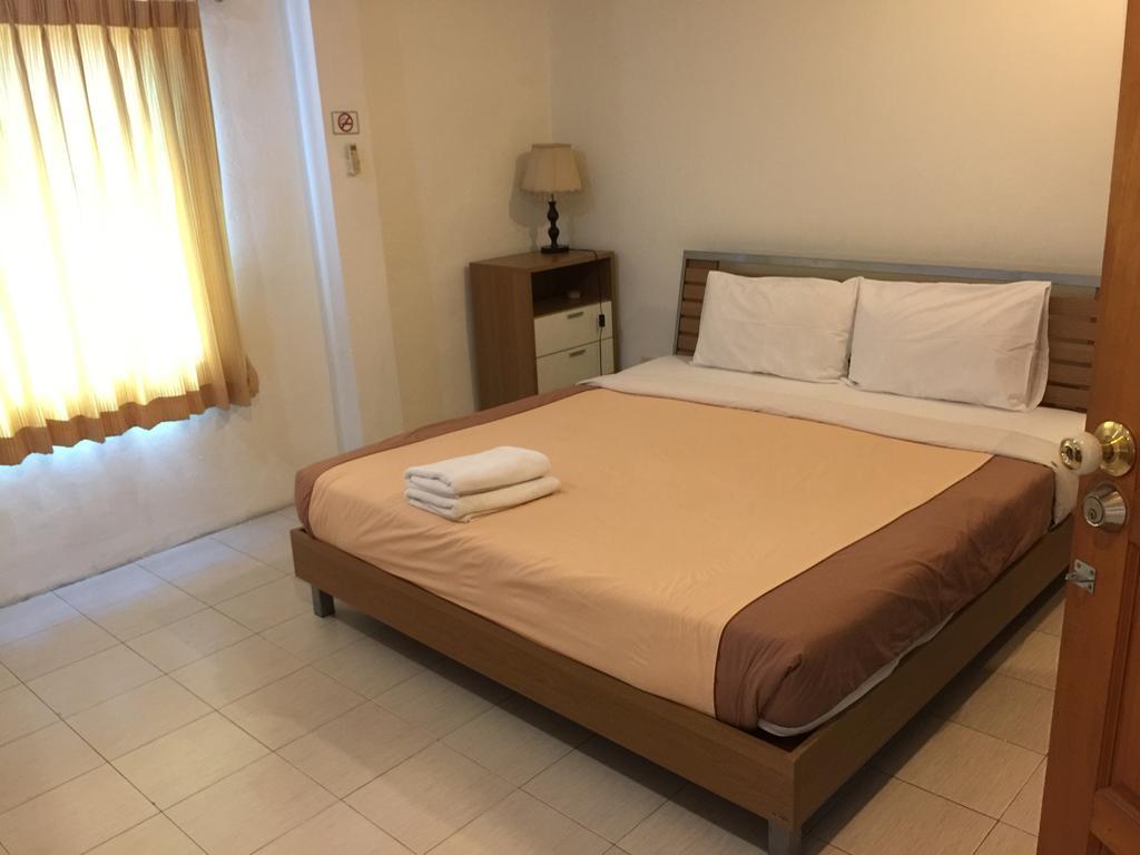 Piccolo Restaurant And Guest House Pattaya Exteriör bild